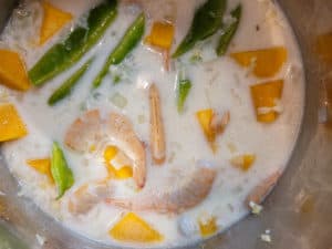 Shrimp in coconut milk with pumpkin and green beans