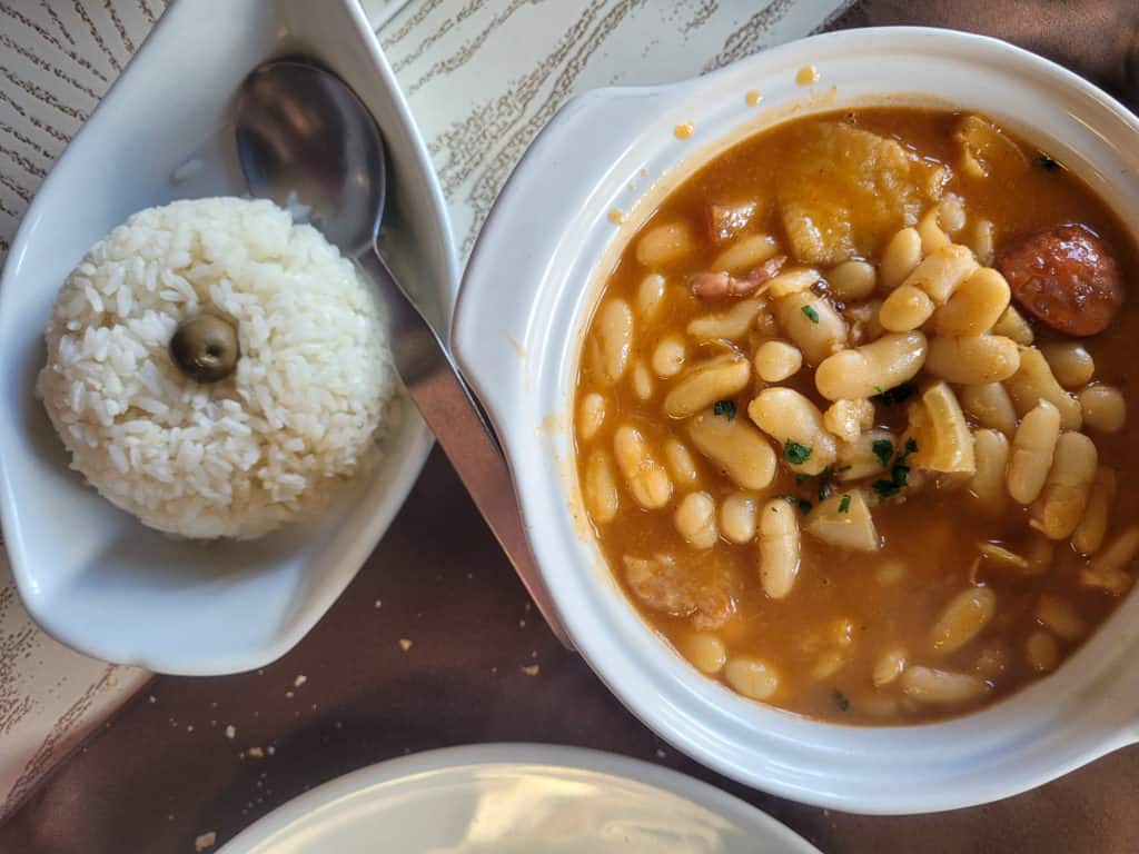 A bowl to trip stew or dobrada for lunch in Porto