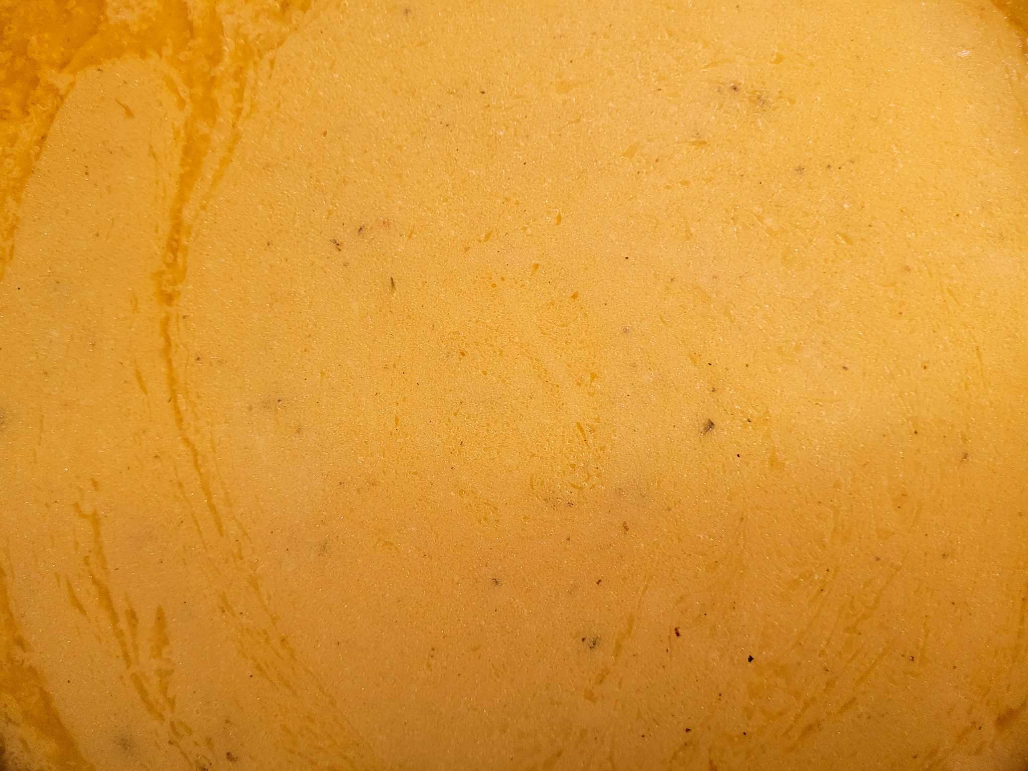 Texture of chicken thigh gravy