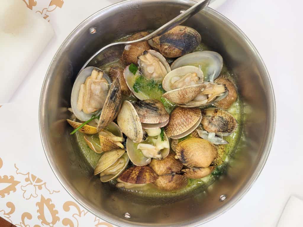 Lisbon Restaurant Guide - Clams in Garlic Sauce at Ramiro