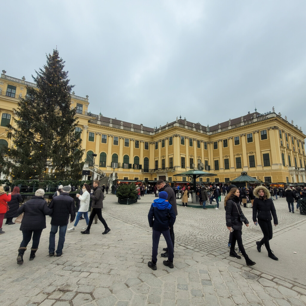 Schonnbrunn palace Christmas market