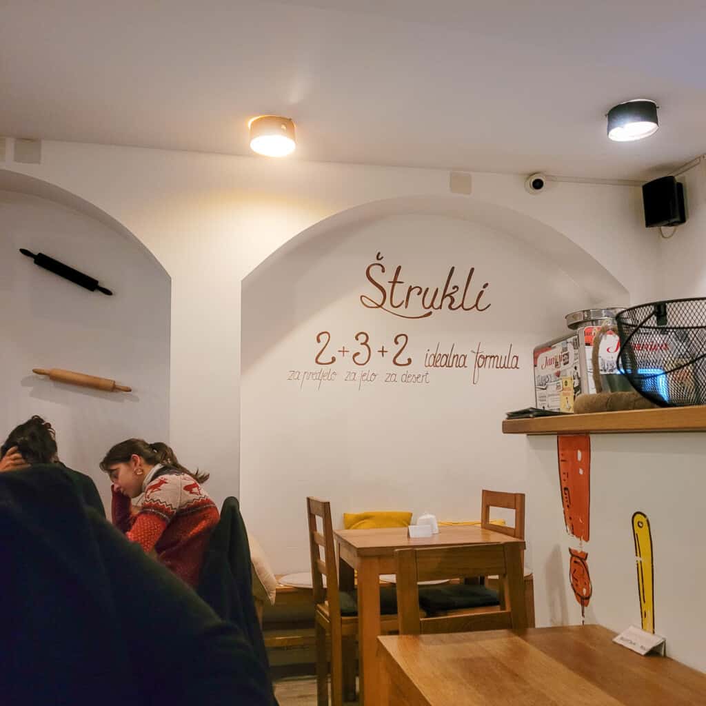 Strukli sign