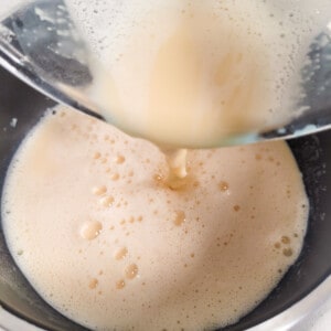 Pour the raw custard with milk into a pot.