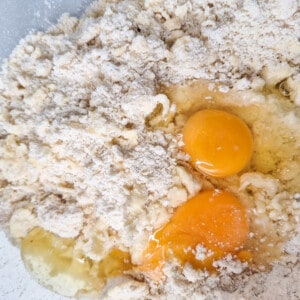 Eggs in shaggy dough
