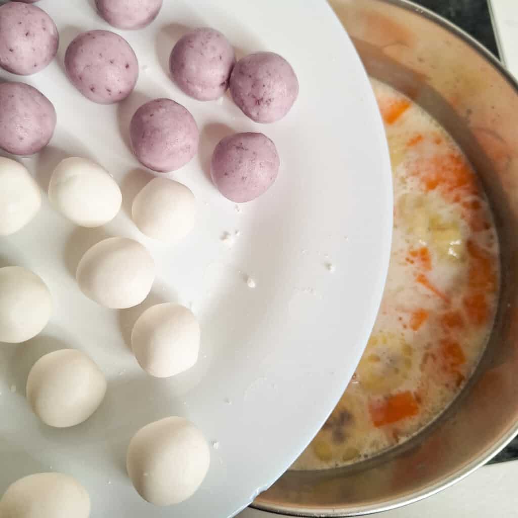 Pouring glutinous rice balls into a pot