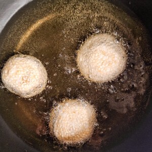 Sesame balls deep fried in oil