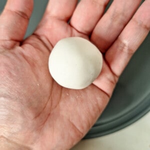 Shaped raw tang yuan